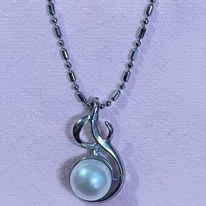Elegant Sterling Silver Pearl Pendant Necklace